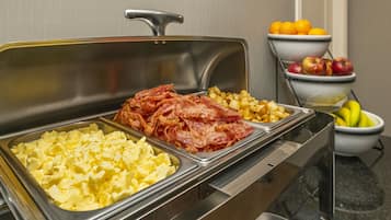 Café da manhã com buffet grátis todos os dias