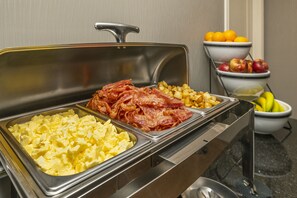 Free daily buffet breakfast - Comfort Inn Ottawa East (Ottawa)