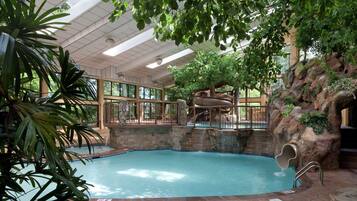 Una piscina techada