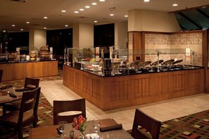 Daily cooked-to-order breakfast (USD 16.95 per person)