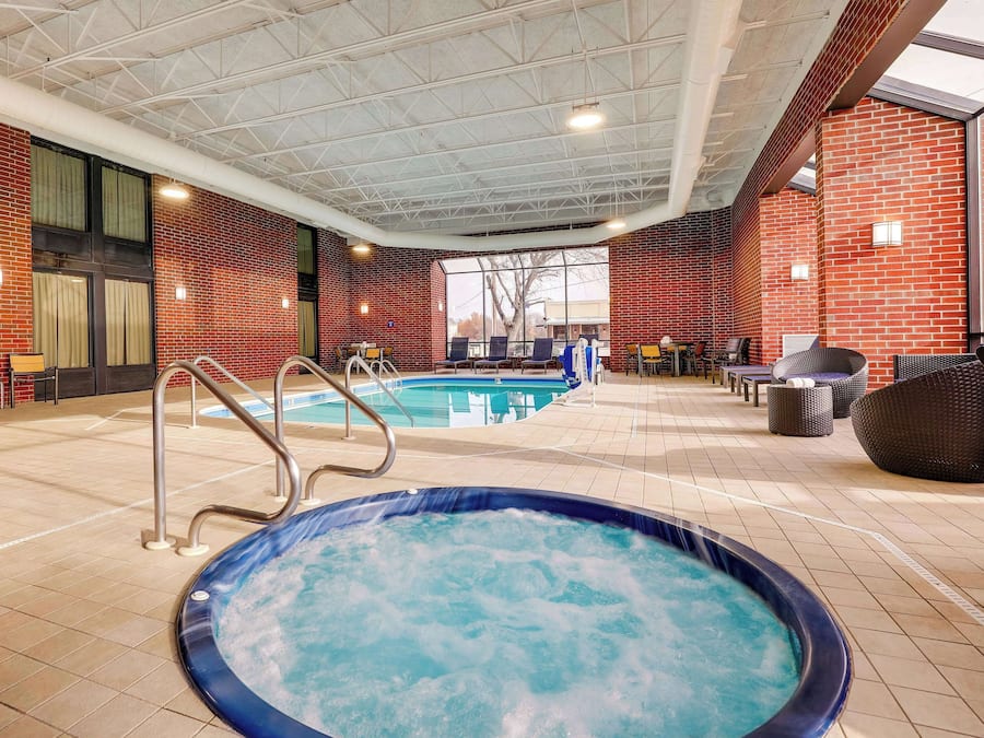 Una piscina cubierta