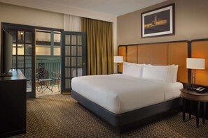 Two Room Suite, 1 King Bed with Sofa Bed, Balcony Interior View | 1 dormitorio, ropa de cama de alta calidad, caja fuerte