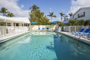 Front of property - Lemon Tree Inn - Near Tin City (Naples)