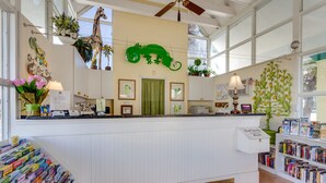 Lobby - Lemon Tree Inn - Near Tin City (Naples)