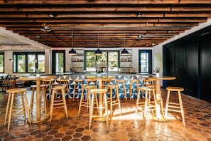 Bar (on property) - Calistoga Motor Lodge and Spa (Calistoga)