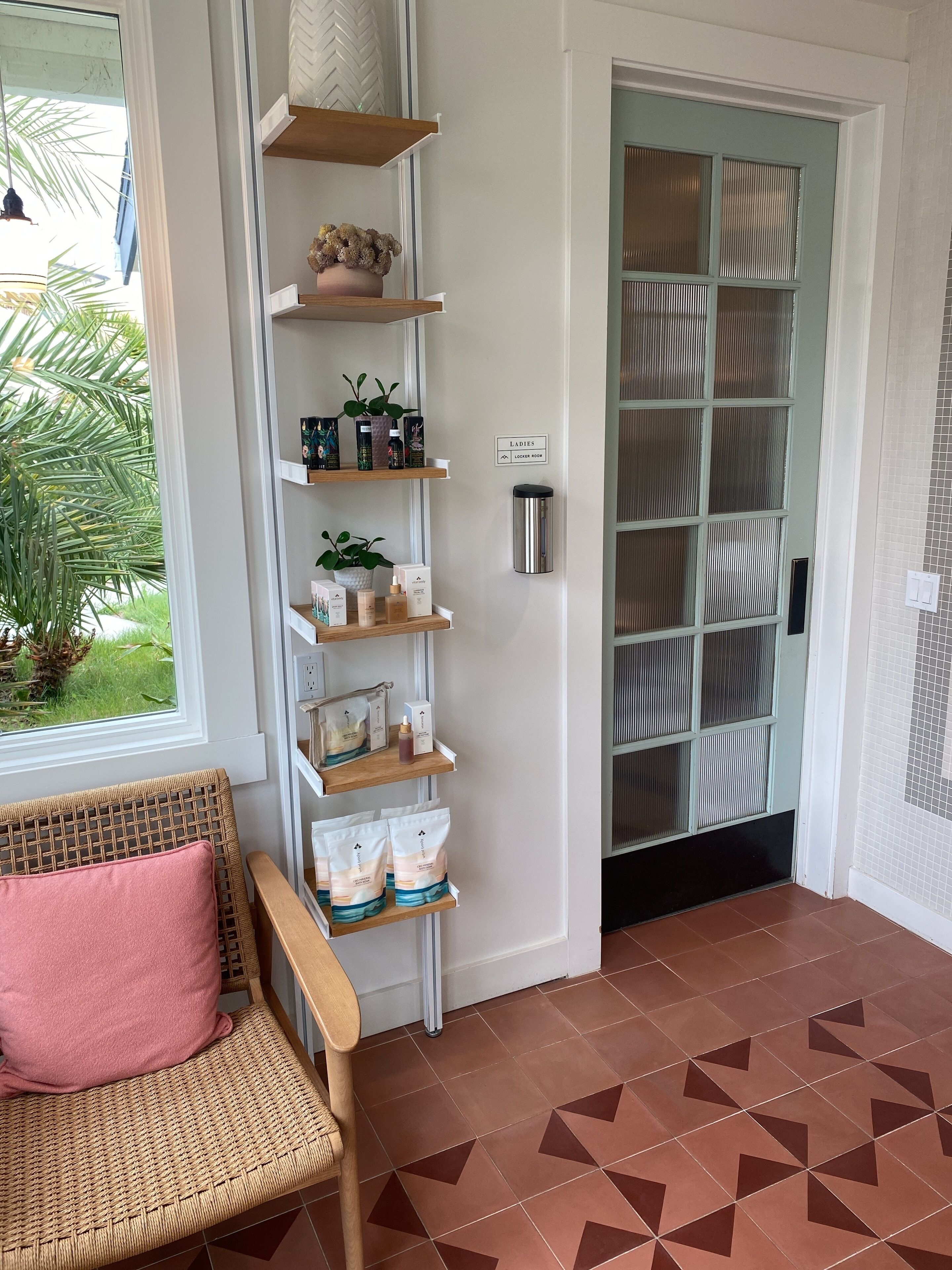 Área de tratamiento exterior, tina de hidromasaje y baño de vapor 