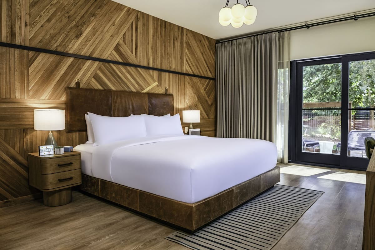 Hypo-allergenic bedding, minibar, in-room safe, desk