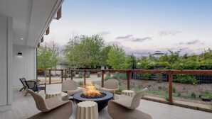 A rooftop patio with outdoor seating, a fire pit, and a view of the surrounding landscape. - Calistoga Motor Lodge and Spa (Calistoga)