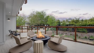 Premium Suite, 2 Bedrooms | Hypo-allergenic bedding, minibar, in-room safe, desk