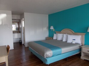 Free WiFi, bed sheets - Motel 6 Fort Bragg, CA (Fort Bragg)