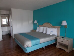 Free WiFi, bed sheets - Motel 6 Fort Bragg, CA (Fort Bragg)