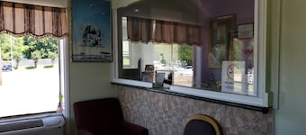 Knights Inn Paris