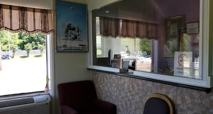 Knights Inn Paris
