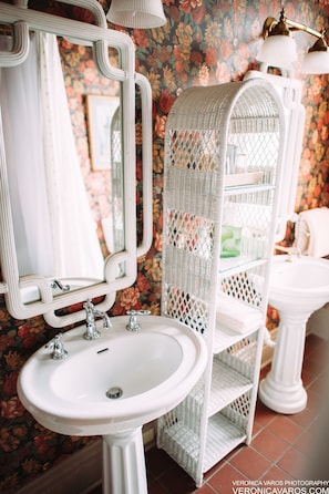 John G. Fisher Room | Bathroom | Free toiletries