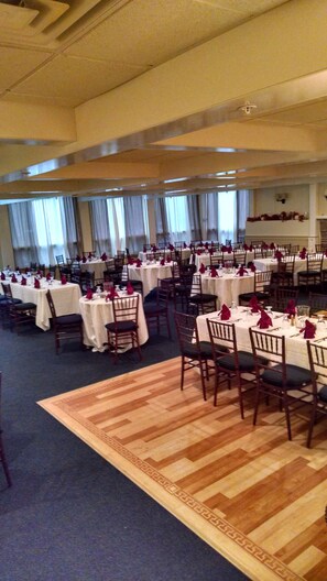 Indoor wedding - Three Chimneys Inn (Durham)