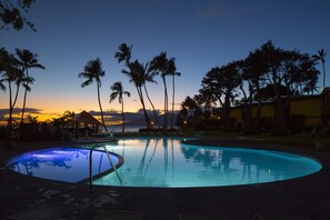 4 outdoor pools, pool umbrellas, sun loungers