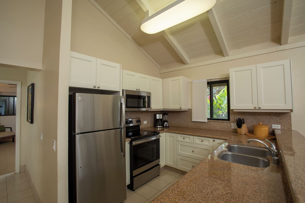 suite, 2 bedrooms, oceanfront | private kitchen | fridge, coffee/tea maker, high chair