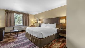 Standard Room, 1 King Bed, Non Smoking, Refrigerator & Microwave (with Sofabed) | Premium bedding, down duvets, pillow-top beds, in-room safe