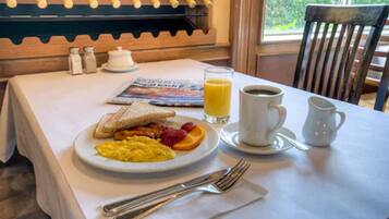 Free daily buffet breakfast