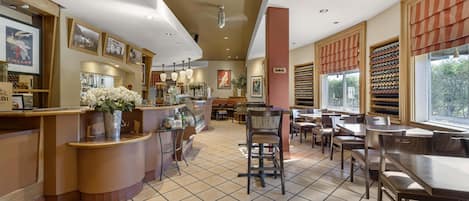 Lunch and dinner served, Italian cuisine