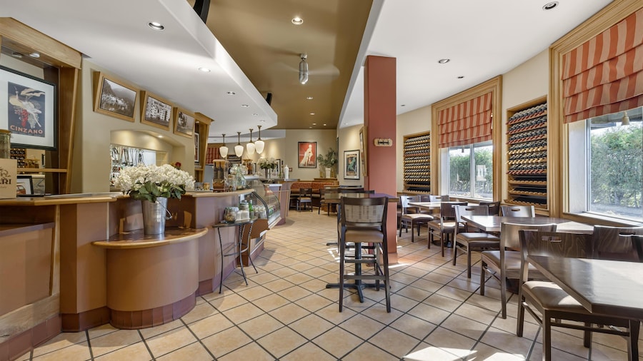 Best Western Plus Stoneridge Inn & Conference Centre