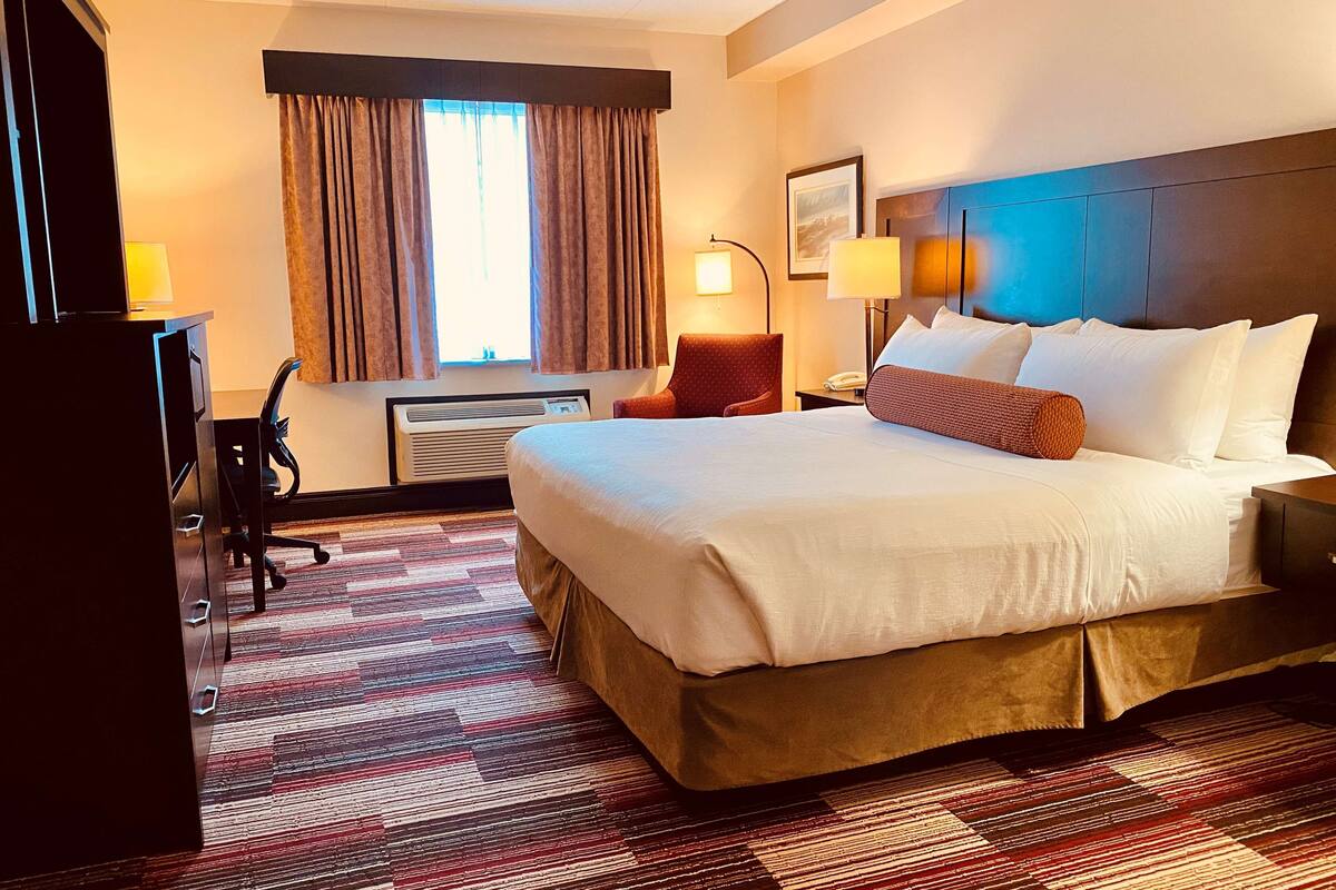 premium bedding, down duvets, pillow-top beds, in-room safe