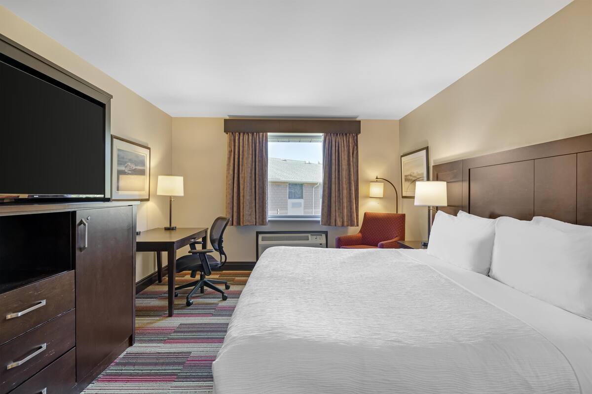 Premium bedding, down comforters, pillowtop beds, in-room safe