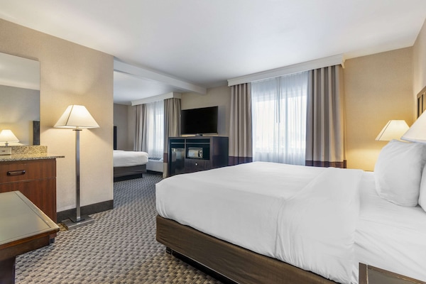 Escrivaninha, ferros/tábuas de passar roupa, Wi-Fi de cortesia