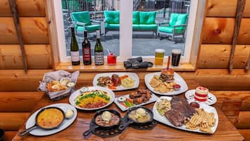 Breakfast, dinner served; barbecue, al fresco dining