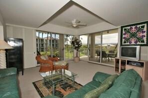 Standard Room, 2 Bedrooms, Garden View | Living area