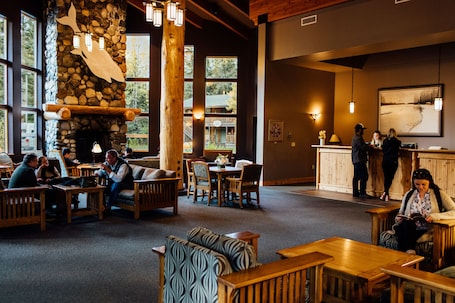 Reception. Seward Windsong Lodge