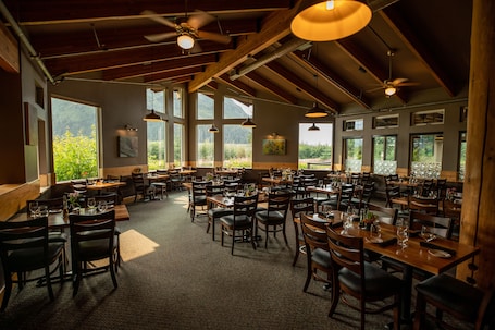 Restaurant. Seward Windsong Lodge