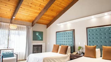 Habitación Deluxe, 2 camas Queen size, para no fumadores, chimenea | Escritorio, tabla de planchar con plancha, cunas y wifi gratis