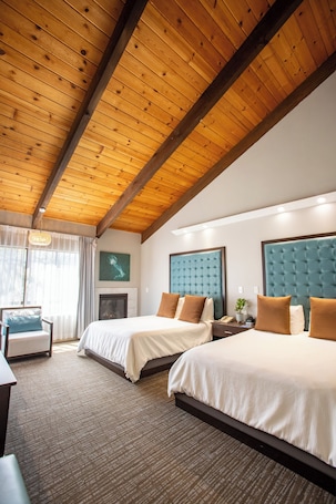 Escritorio, tabla de planchar con plancha, cunas y wifi gratis