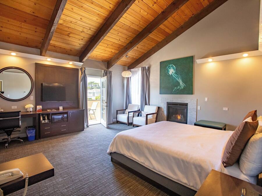 Deluxe Room, 1 King Bed, Balcony