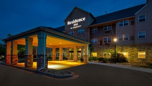 A Marriott Residence Inn with a covered outdoor area, stone facade, and multiple windows. - Residence Inn by Marriott Ann Arbor North (Ann Arbor)