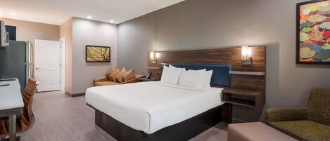 Suite, 1 King Bed, Non Smoking, Kitchenette (with Sofabed) | Hypo-allergenic bedding, desk, free WiFi, bed sheets