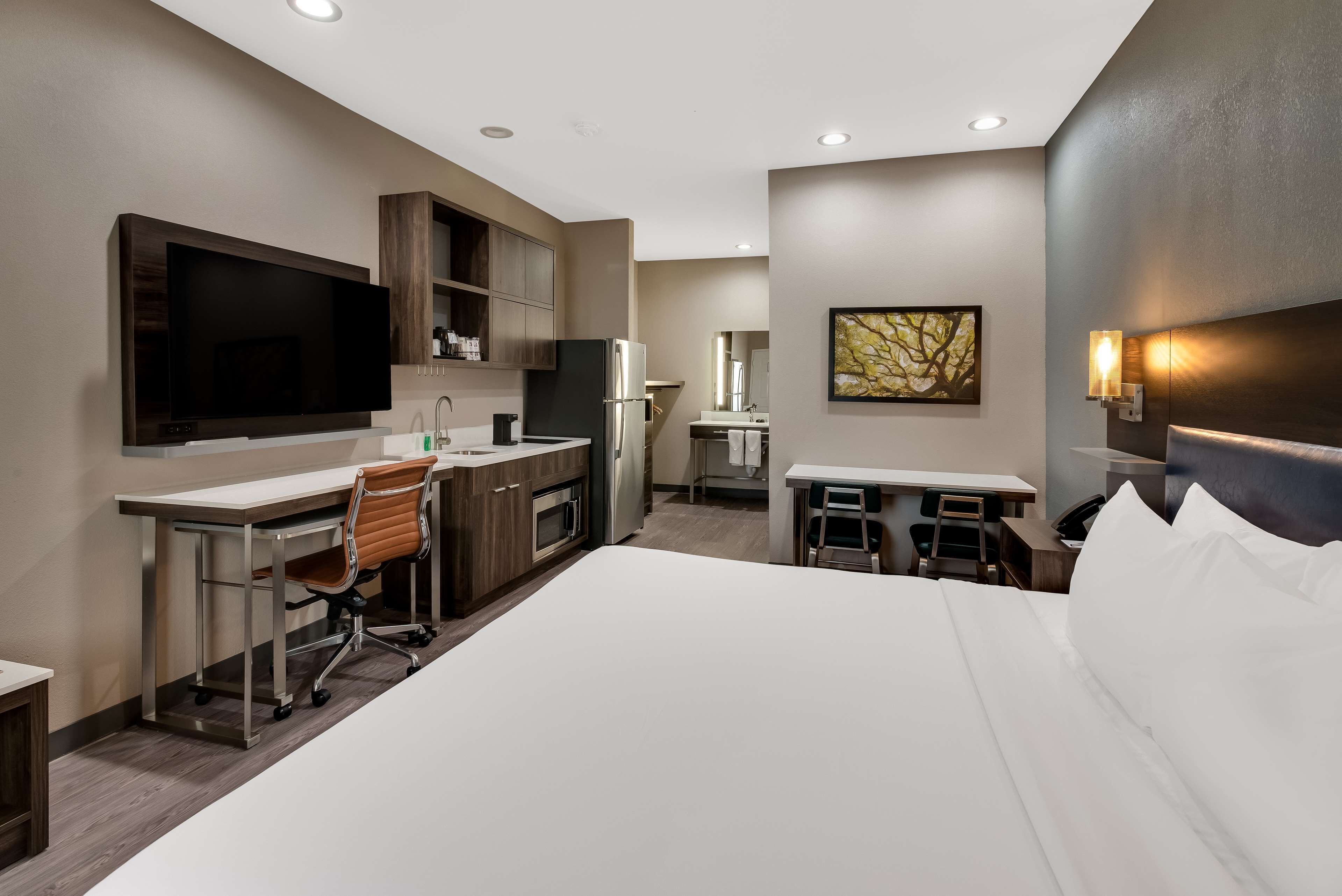 suite, 1 king bed, accessible, kitchenette | hypo-allergenic bedding, desk, iron/ironing board, free wifi