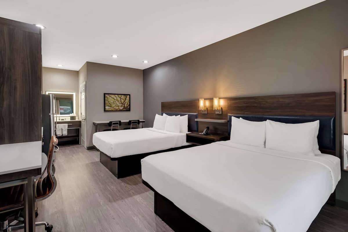 Hypo-allergenic bedding available, desk, WiFi (free), bed sheets
