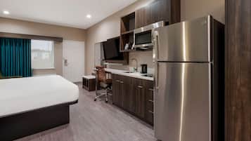 Full-size fridge, microwave, coffee/tea maker