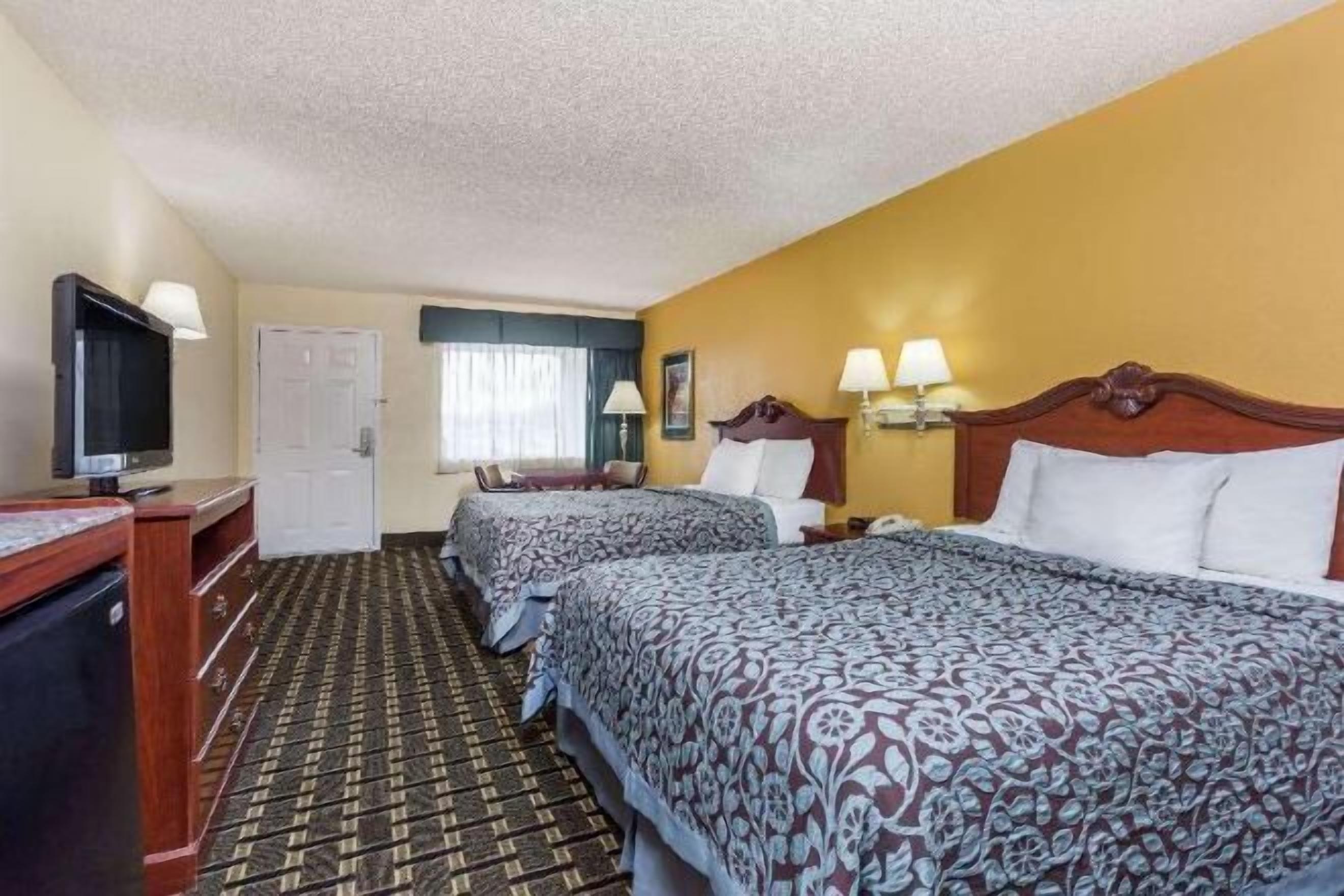 Free cribs/infant beds, rollaway beds, free WiFi, bed sheets