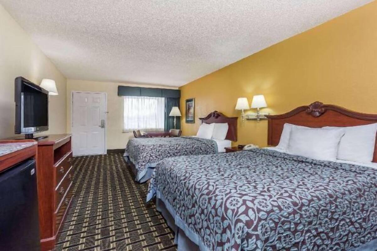 Free cribs/infant beds, rollaway beds, free WiFi, bed sheets