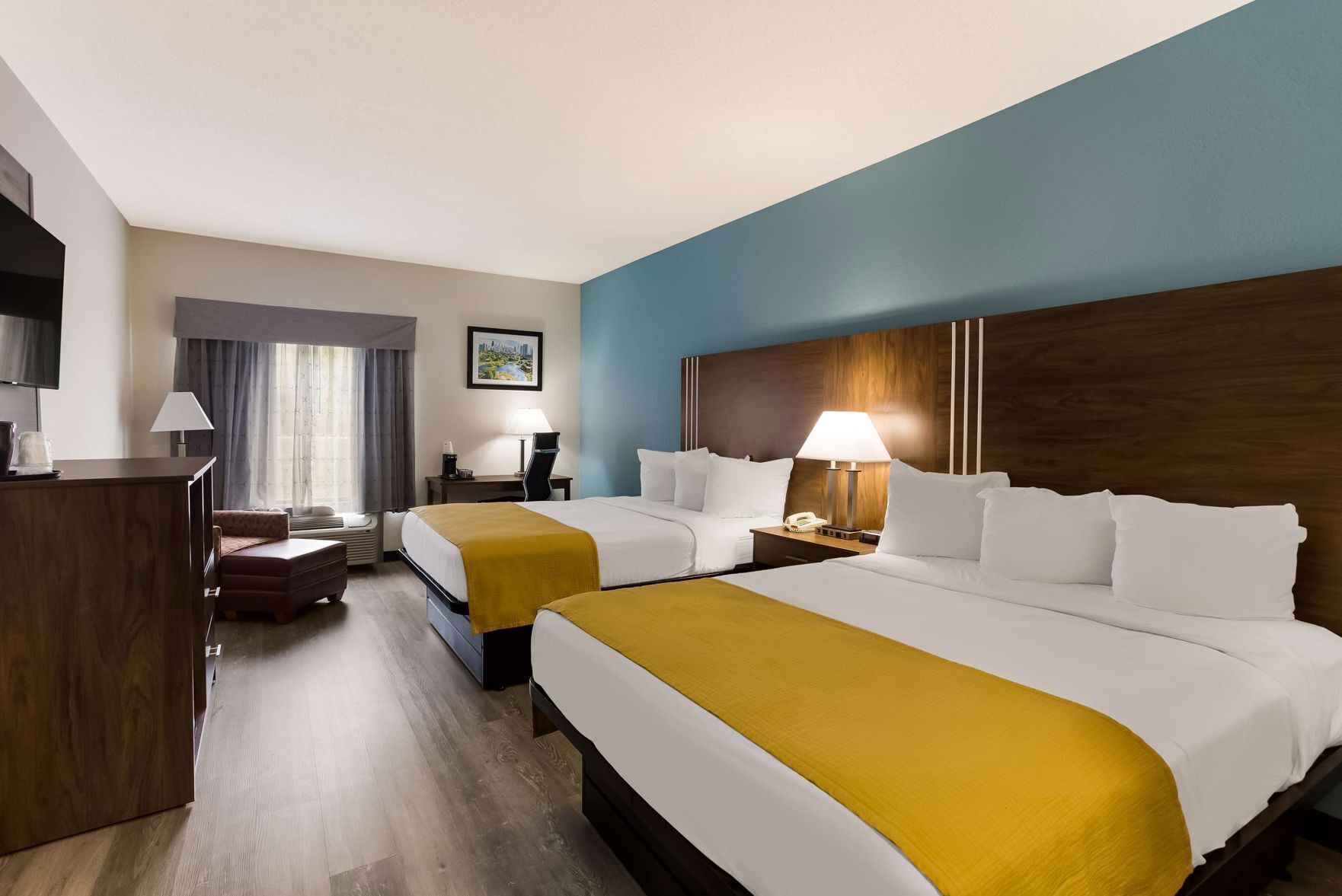 In-room safe, soundproofing, iron/ironing board, free WiFi