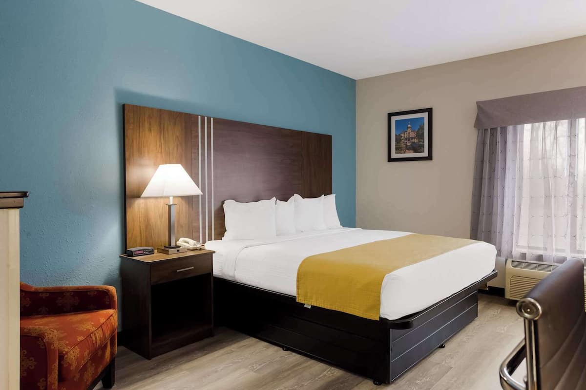 In-room safe, soundproofing, iron/ironing board, WiFi (free)