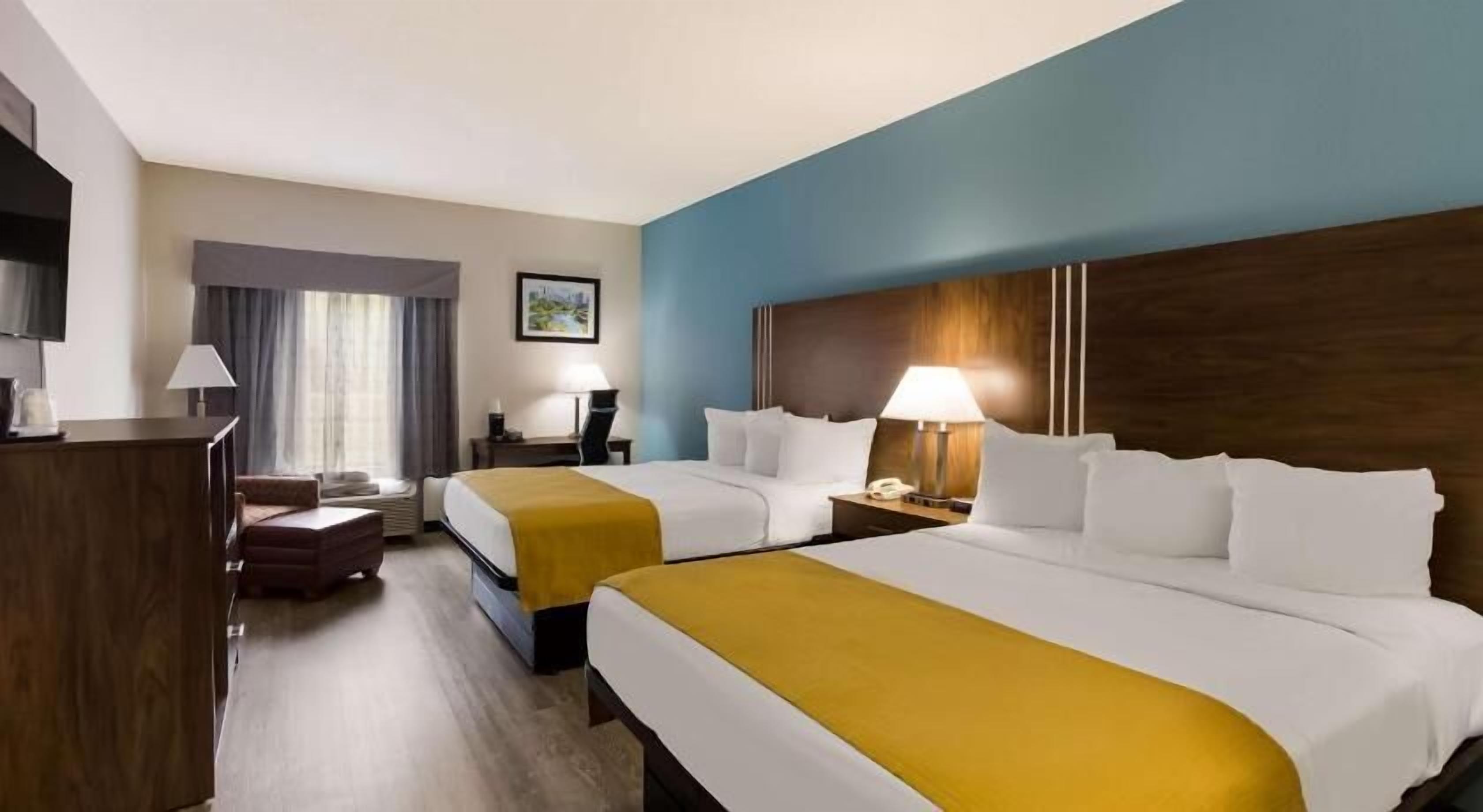 In-room safe, soundproofing, iron/ironing board, free WiFi
