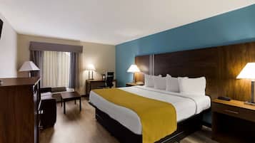In-room safe, soundproofing, iron/ironing board, free WiFi
