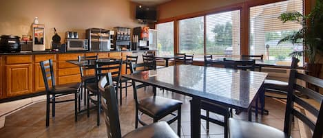 Petit déjeuner complet compris tous les jours