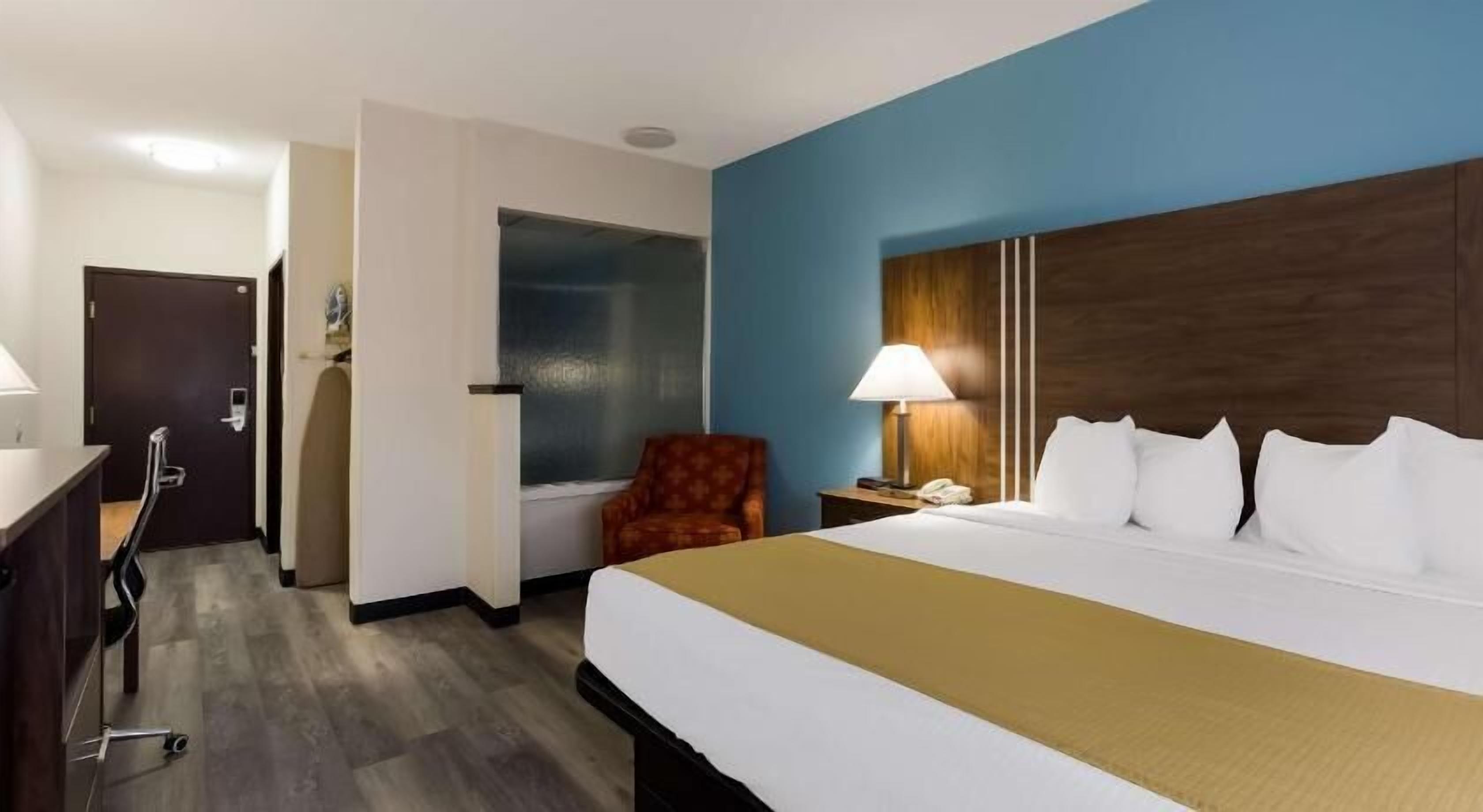 In-room safe, soundproofing, iron/ironing board, free WiFi