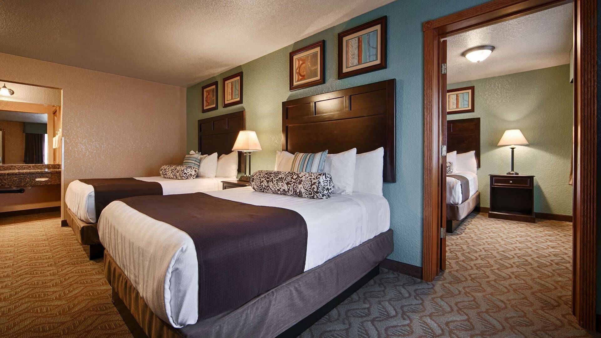 Schreibtisch, Verdunkelungsvorhänge, schallisolierte Zimmer