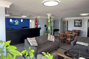 包含每日自助早餐